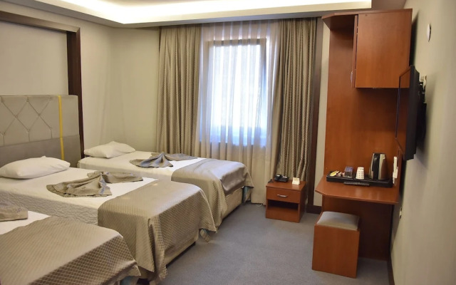 Gold Ci̇ty Hotel