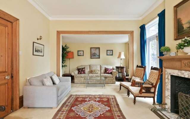 Special Offer- 5 bed Victorian in Zone2