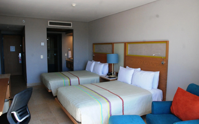 Galería Plaza Veracruz by Brisas