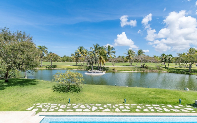 Luxury Villas in Cocotal for Large Group