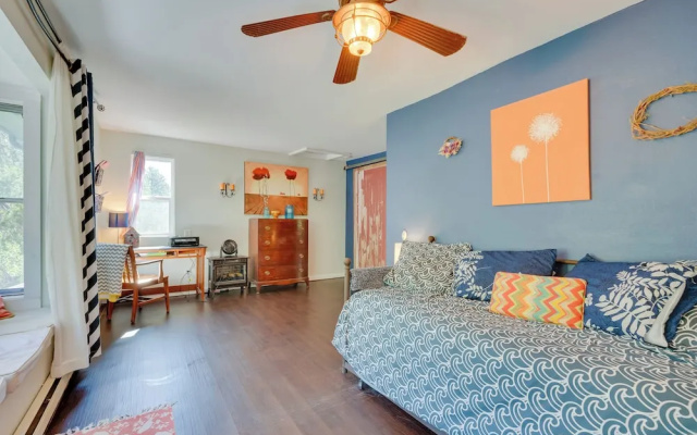 Stunning Golden Home w/ Deck ~ 35 Mi to Denver!