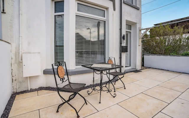 76A Mackworth Road