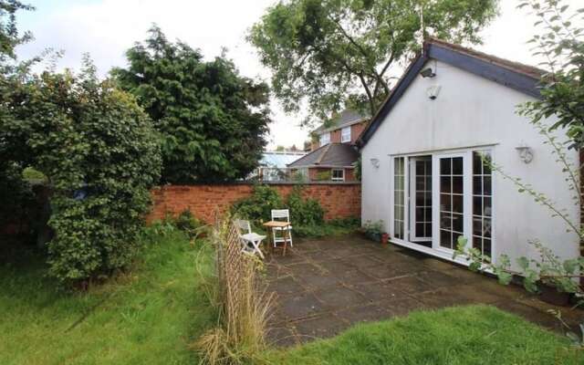 Cosy, Self-contained 1-bedroom Flat Near Nantwich