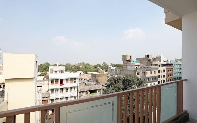 OYO 10064 Home Bright 3BHK Gulabh Bagh