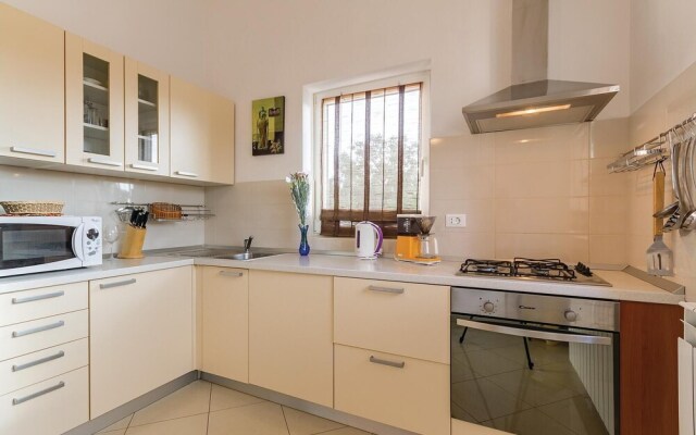 Beautiful Home in Liznjan With Wifi and 6 Bedrooms