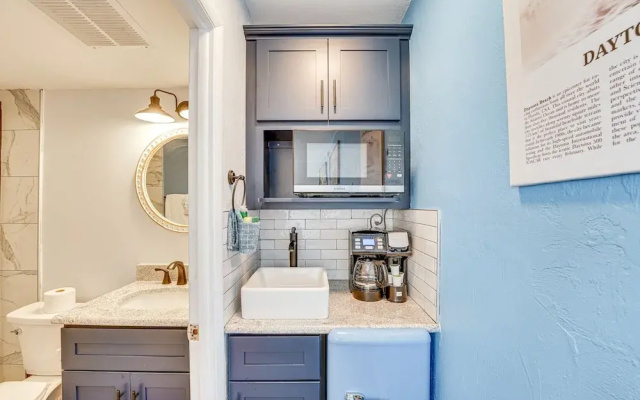 Beachfront Studio w/ Community Indoor Pool!