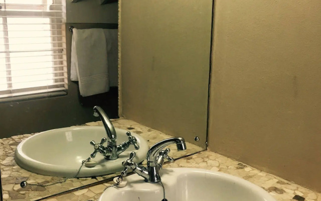 Mountain Manor Guest House & Executive Suites