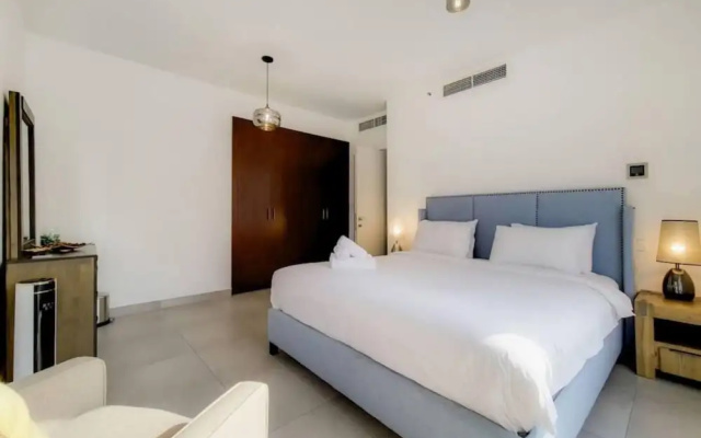 Jbr Sea View Captivating 4-bed Apartment in Dubai