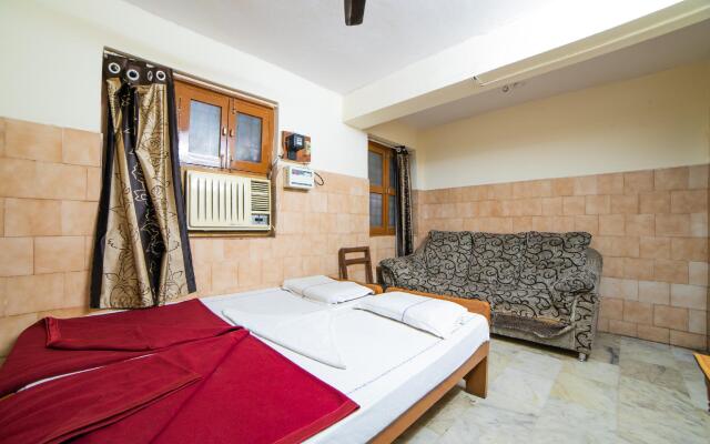 SPOT ON 45433 Sree Radha Lodge