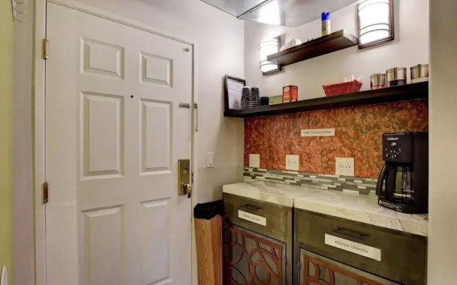 LVStripHouse Condos Sleeps up to 14