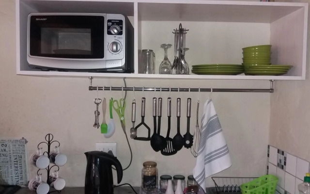 Die Hoenderhok And Die Plaashuisie