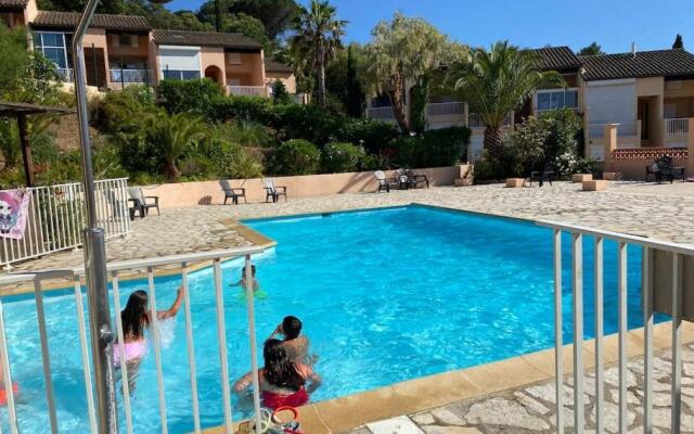 Studio rénové avec piscine proche Saint-Tropez