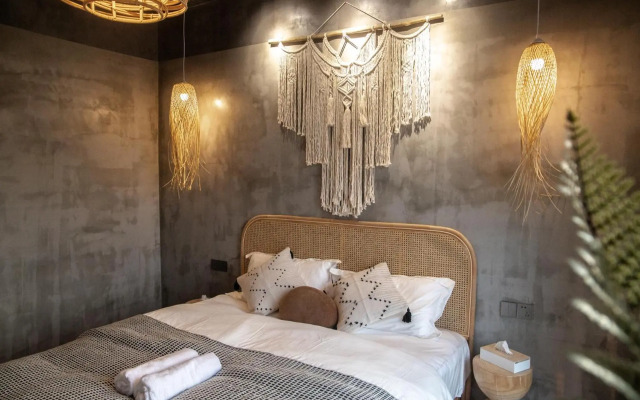 Locals Apartment Place 18