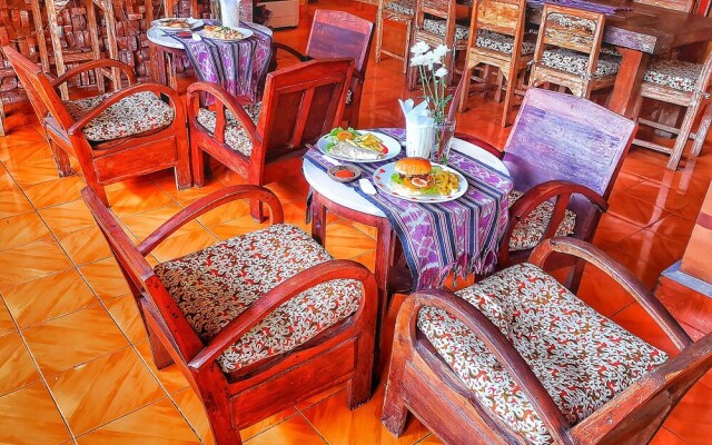 Lovina Palace