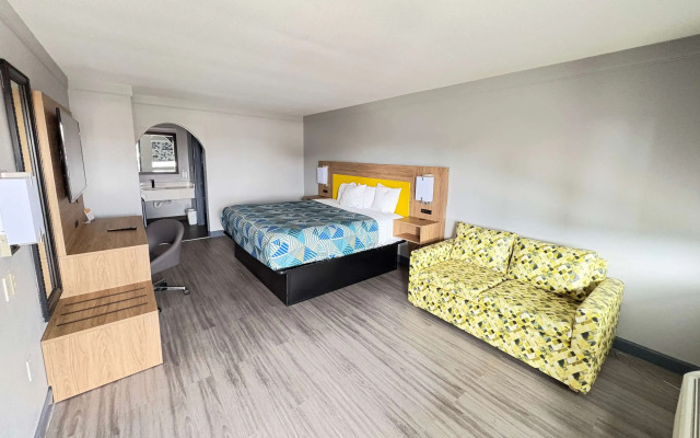 Days Inn by Wyndham Gonzales
