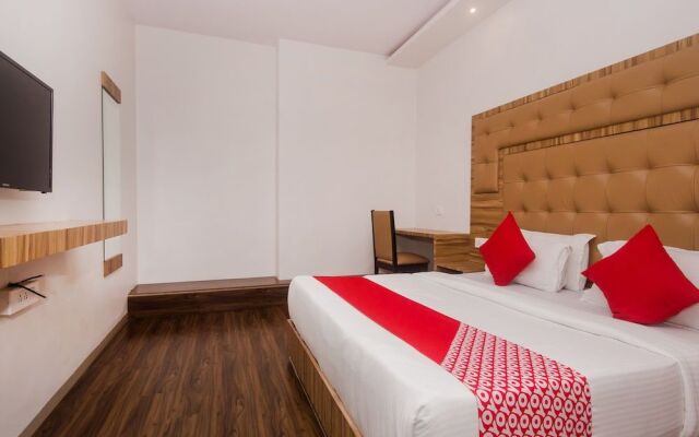 OYO 22039 Hotel Bkc Grand
