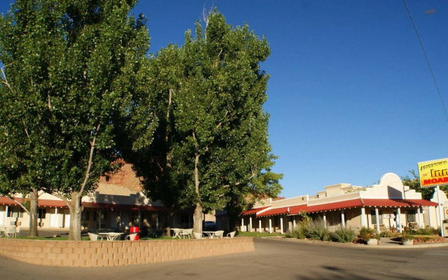 Adventure Inn & Motel