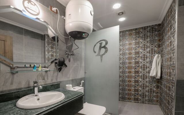 Brothers Pyramids View