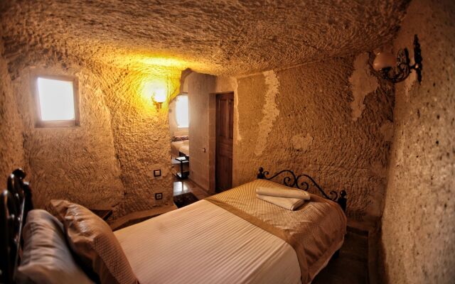 Emit Cave Hotel