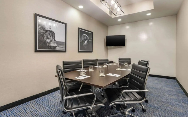 Cambria Hotel Minneapolis Maple Grove