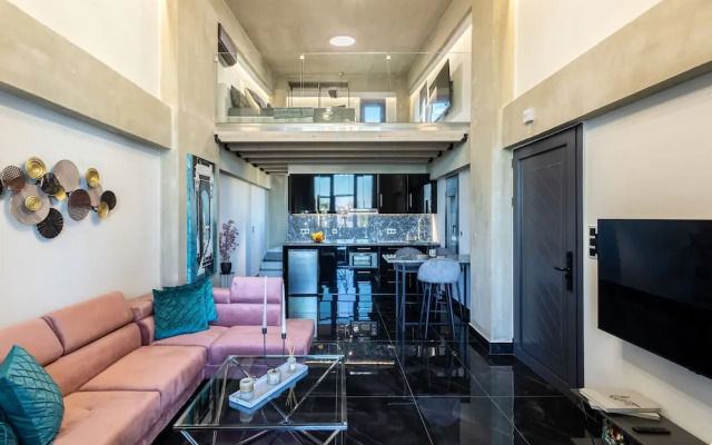 Ventiri Lofts - Luxury Penthouse w Home Cinema