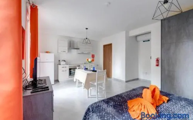 Modern Studio Central Location