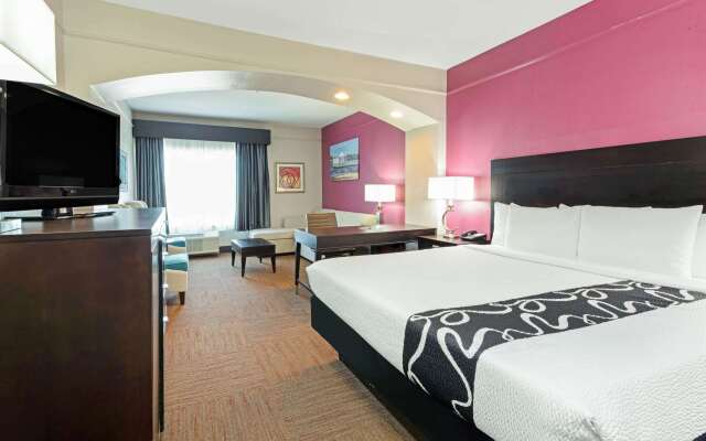 La Quinta Inn & Suites by Wyndham Winnie
