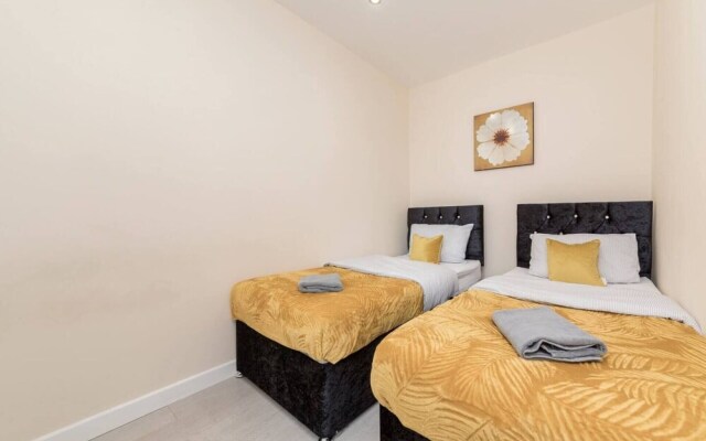Homely Spaces Large 2-bed Apartment in Bedford