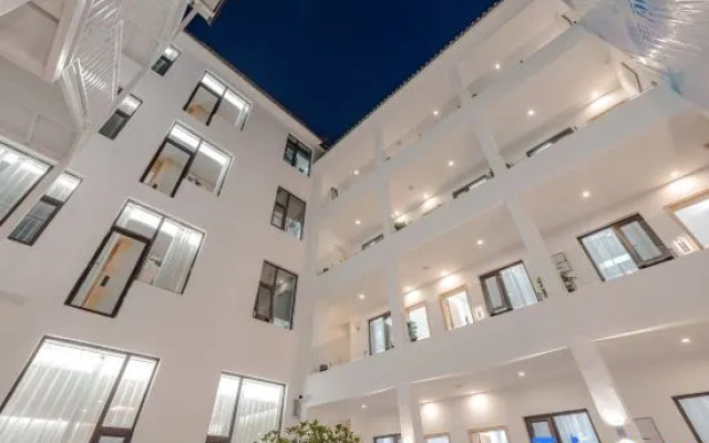 Beautiful crown Sea View Resort (Erhai flagship)