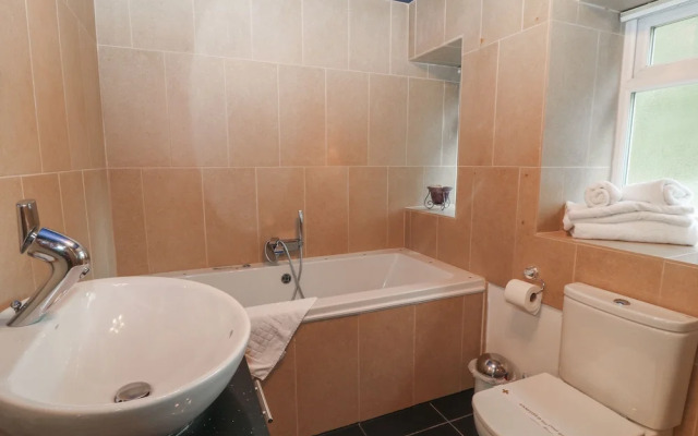 Flat 5 Fairwinds