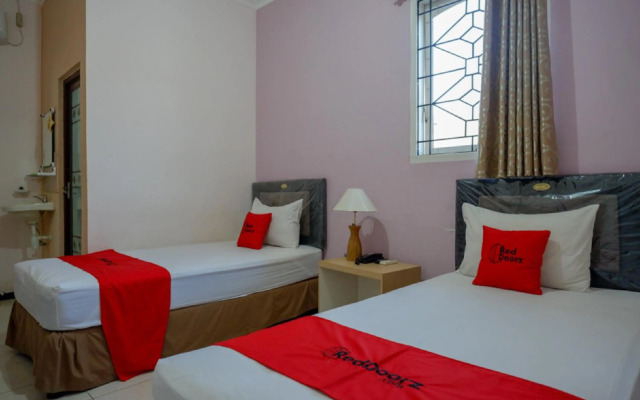 RedDoorz Plus Syariah @ Hotel Boulevard Luwuk