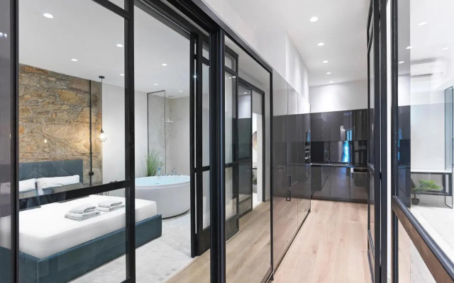 5 star lux suite in Kolonaki.