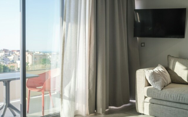 Sky-High Central Penthouse - 03