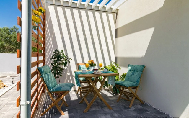 Villa for two Person With Pool in Peroj