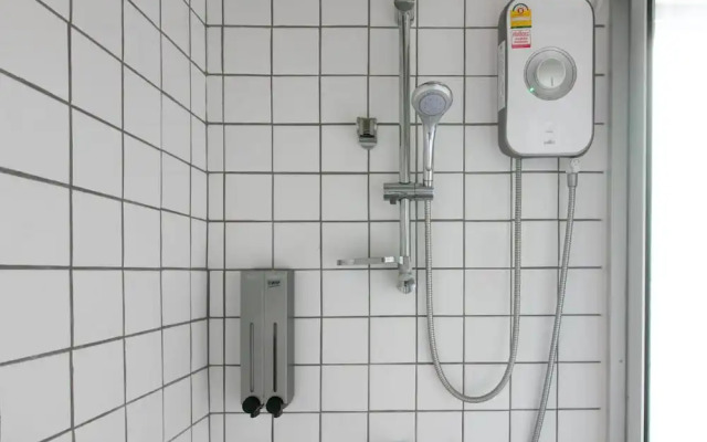 Zhelter Hostel Bangkok by ZUZU