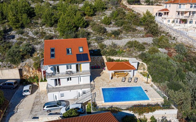 Stunning Home in Seget Vranjica with Outdoor Swimming Pool, Hot Tub & 4 Bedrooms