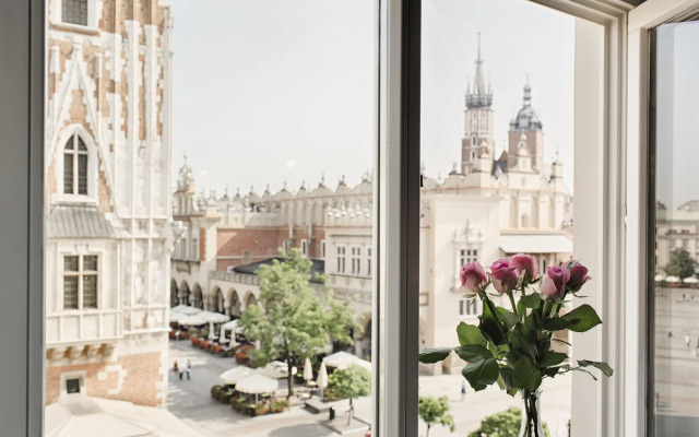 Main Square Apartments