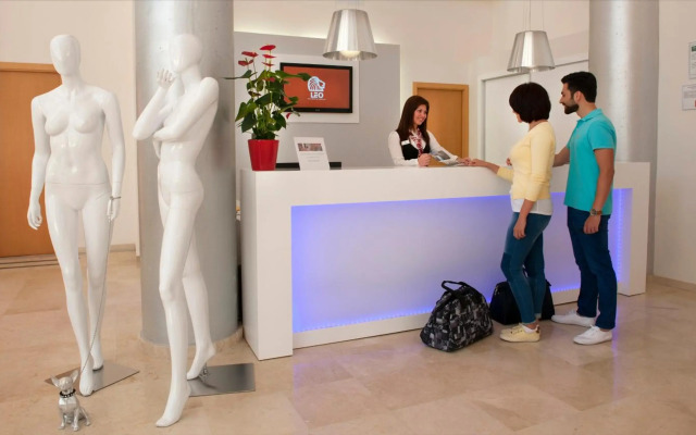Leo Punta Umbria III - Adults Only