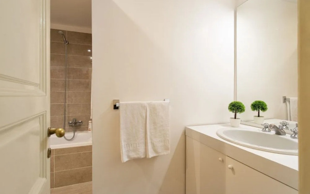 Rome Trevi Fountain Apartment