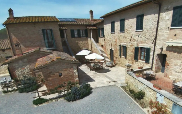 Farmhouse in Asciano With Pool & BBQ