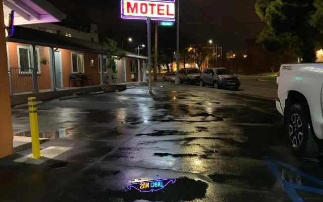 Sunlight Motel