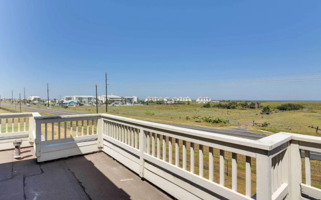 Pet-friendly Galveston Home w/ Wraparound Deck