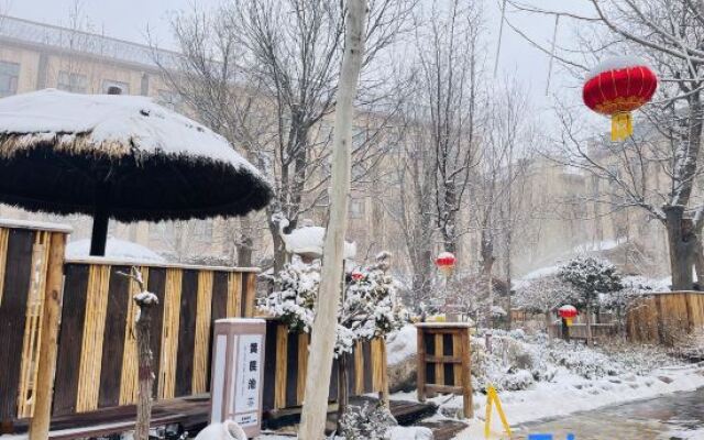 Manpu Tianmu Yangyan Hot Spring Hotel (Zhenbeibao Western Studios See Helan Performing Arts Town)