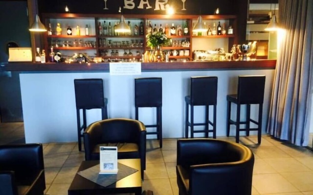 Axis Hotel 4*