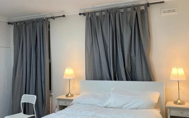 Impeccable Studio Apartment in West London