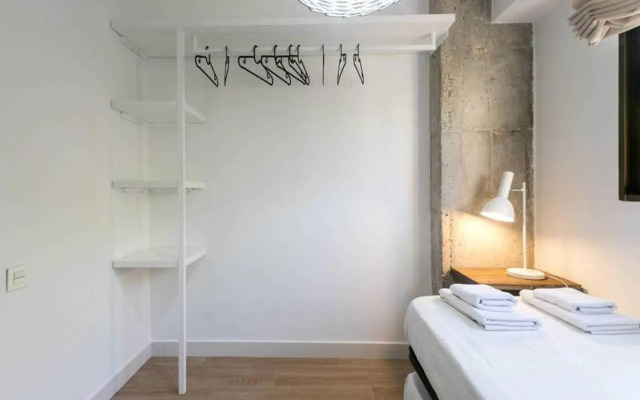 New San Juan beach apartment with AC