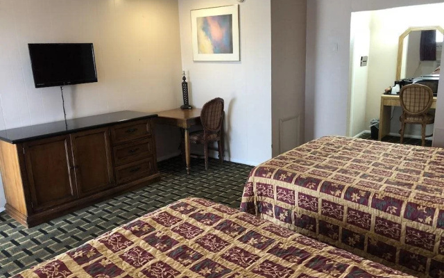 Rodeway Inn & Suites