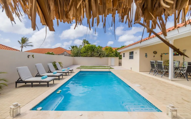 Cozy 3br2ba Great Location w Private Pool Patio