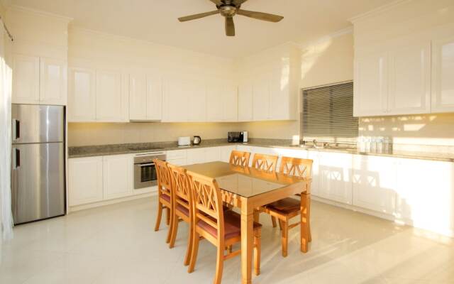 Avoca Pool Villas