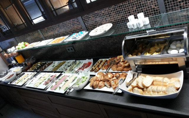 K Suites Hotel